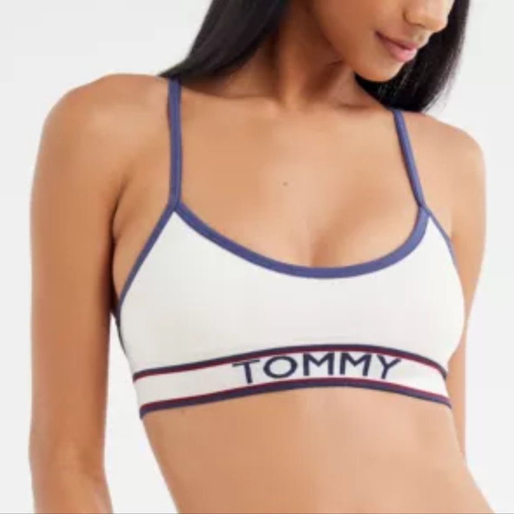 3/$20🌟 Tommy Hilfiger Cream Seamless Triangle Logo Bralette Size Small